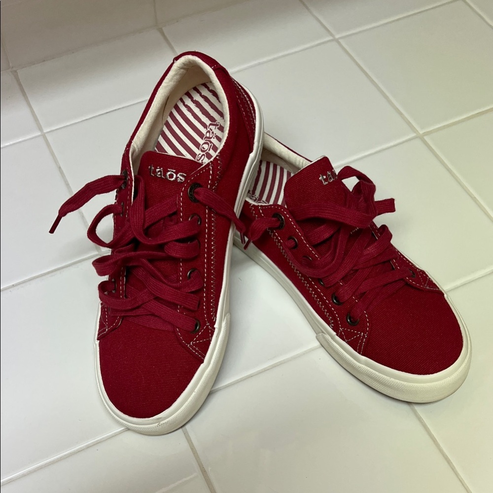 Taos Footwear Red Plim Soul Sneakers looks brand new!!
